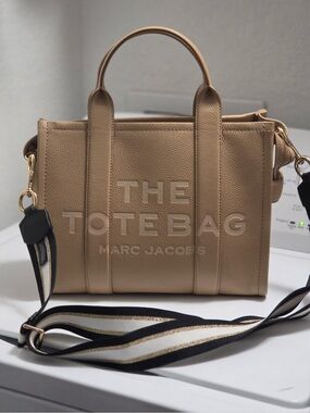 Marc Jacobs Beige Leather The Totebag with Detachable Stripe Strap